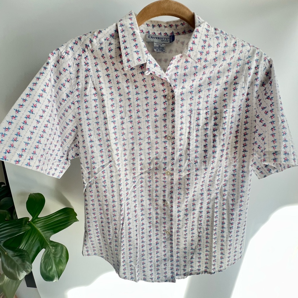 Vintage Pink Floral button up Shirt Woman’s Small Petite